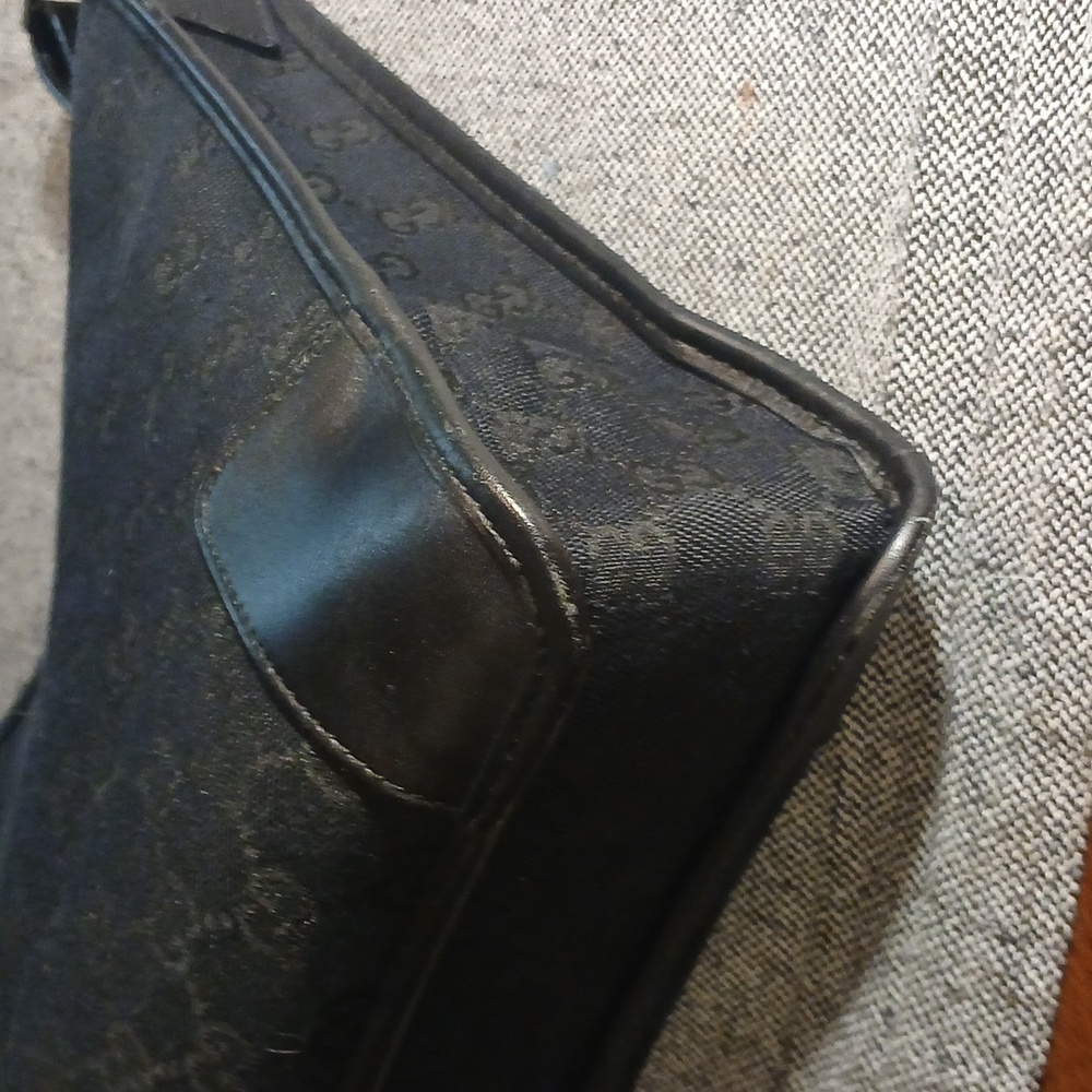 Authentic Gucci Black Hand Bag - Picture 9 of 16